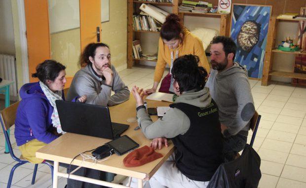 Depuis 2003, le SNGEA (Syndicat National des Grimpeurs d’Arbres) accompagne et représente les professionnels de la grimpe d’arbre, tout en promouvant des certifications de qualité et le respect des normes.