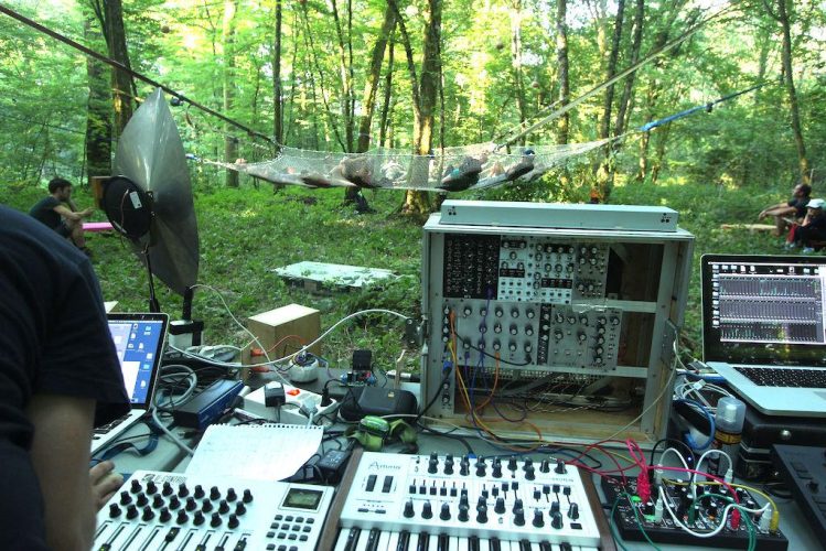 Installation sonore expérimentale en forêt